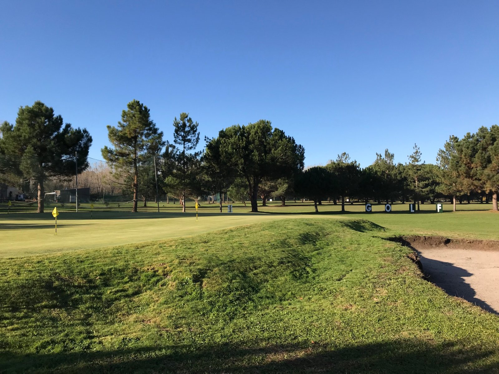 Giga Golf - Club house et installations