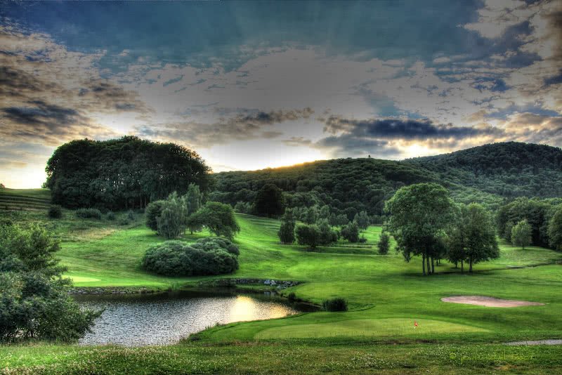 Golf Club de la Bressaude - Fairway et green du parcours