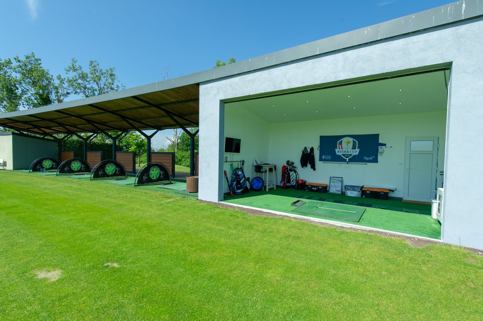 UGolf Mionnay - Club house et installations
