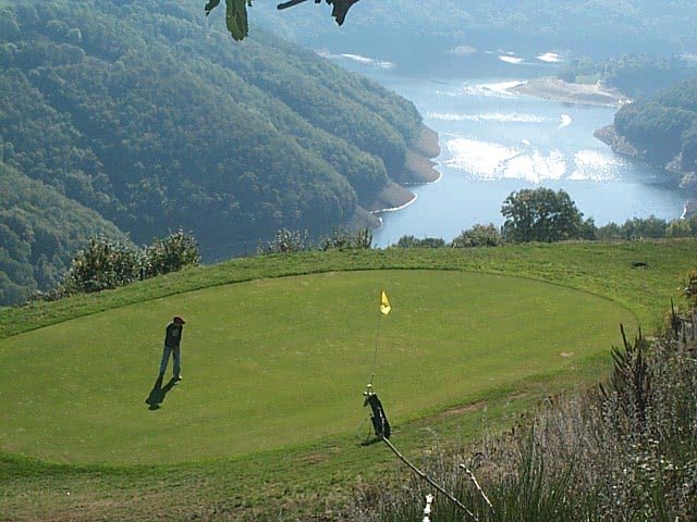 Golf Club Devezac Aurillac - Fairway et green du parcours