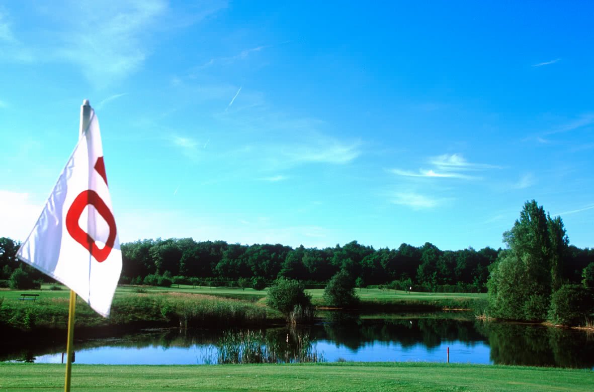 Golf de Macon la Salle - Fairway et green du parcours