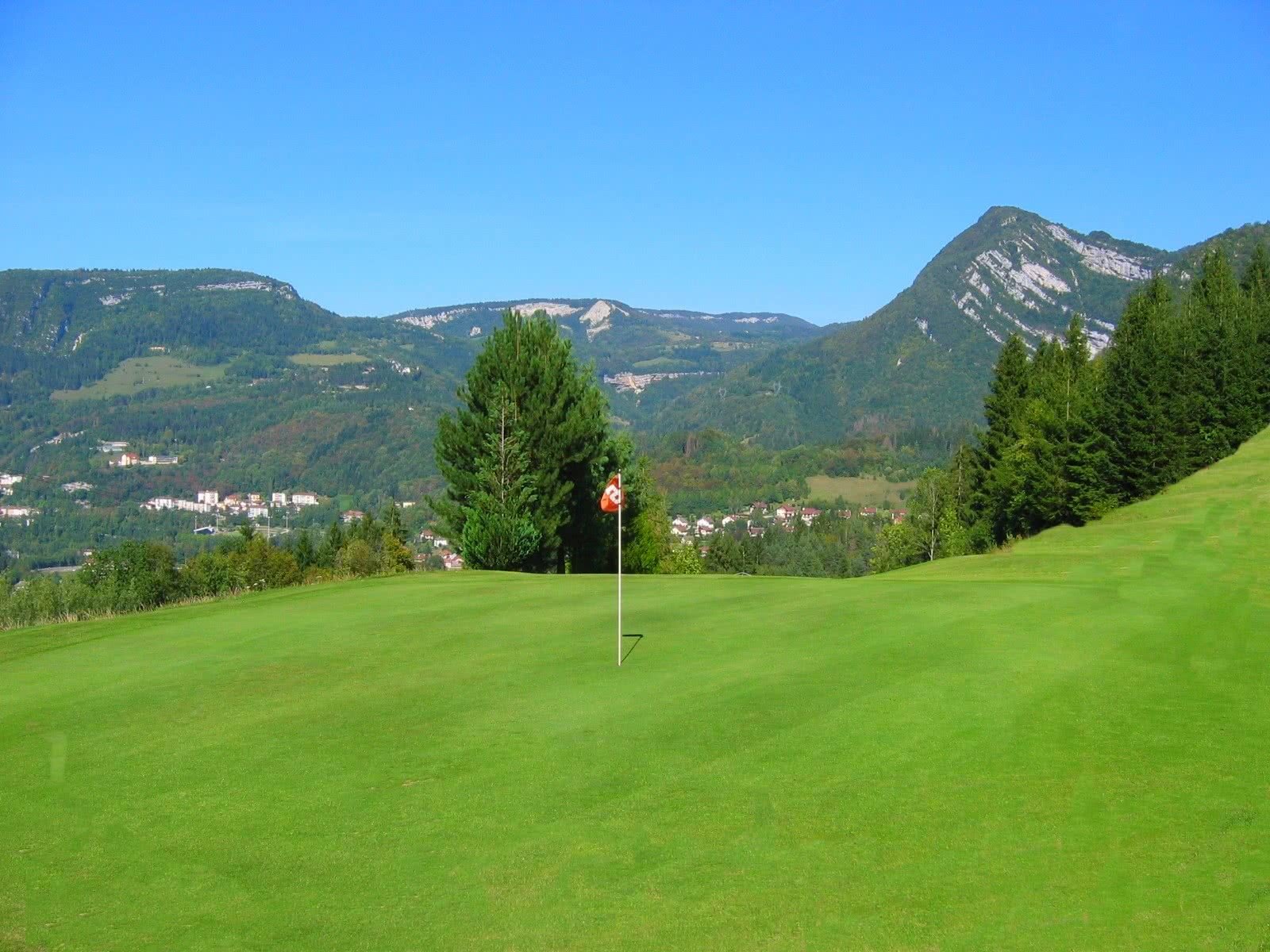 Golf de saint Claude - Fairway et green du parcours