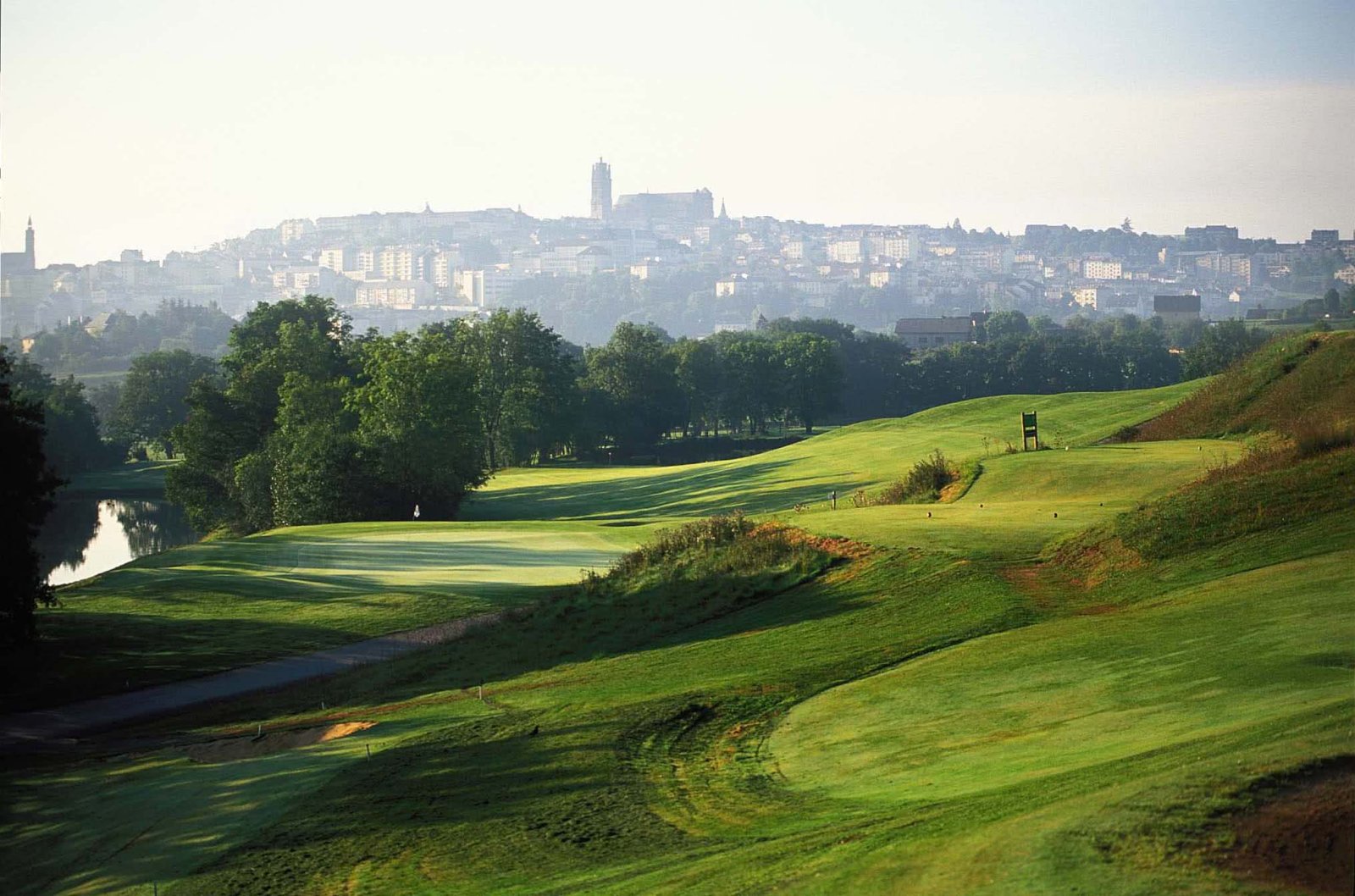 Golf Bluegreen Rodez Agglomération - Fairway et green du parcours