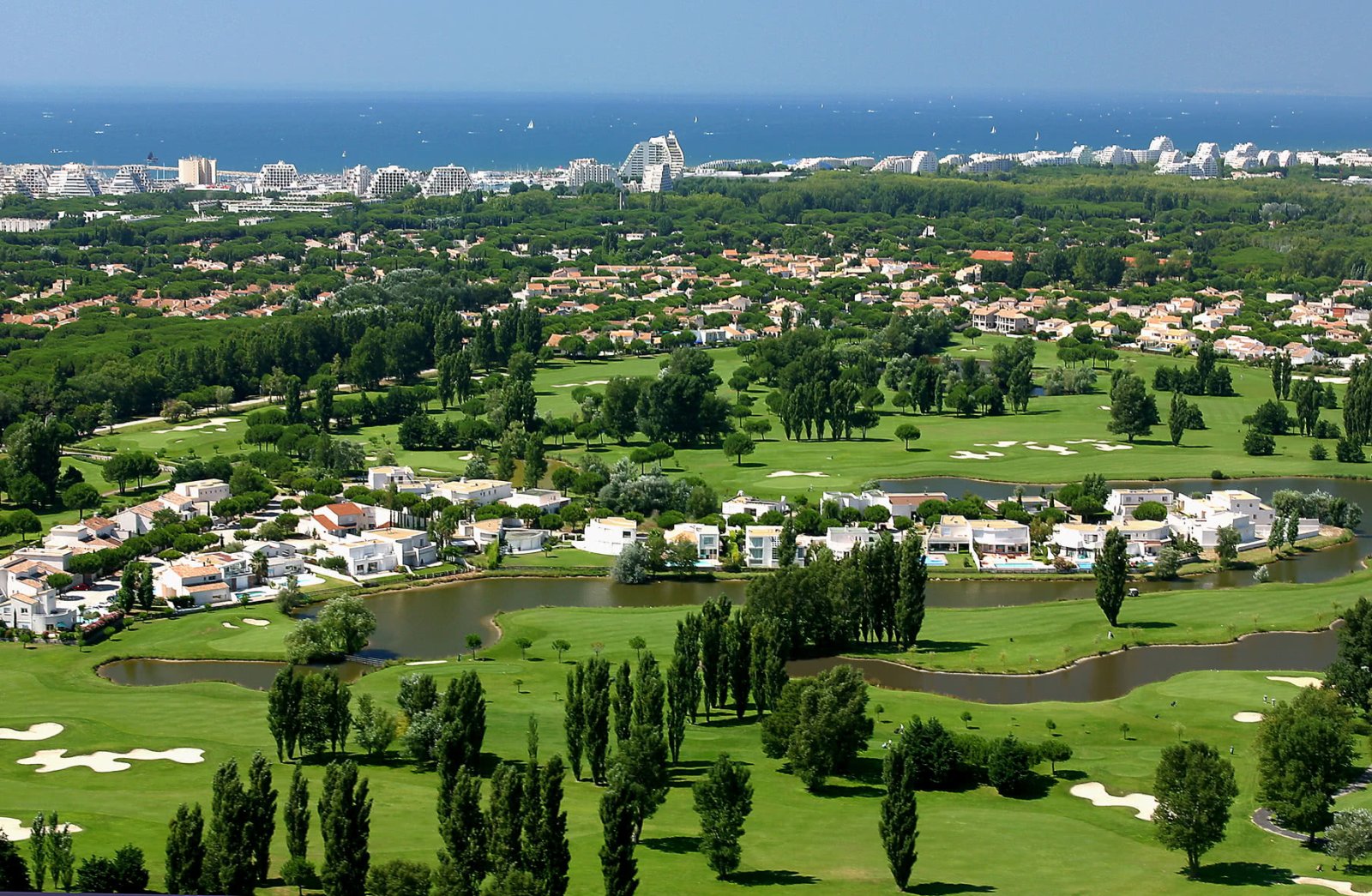 Le Driving Golf Lunel - Fairway et green du parcours
