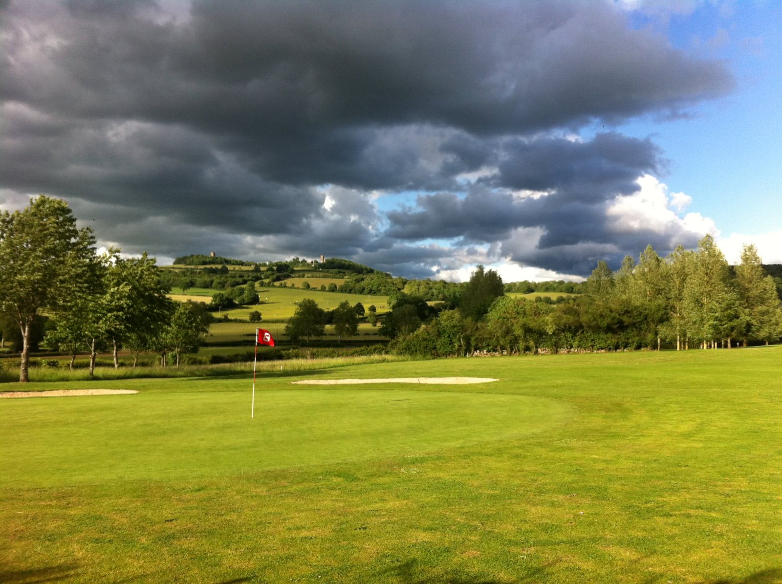 Salives Golf Club - Fairway et green du parcours